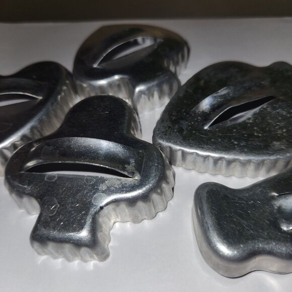 Set Of 7 Vintage Aluminum Cookie Cutters Santa, Four Card Suits - Picture 4 of 5